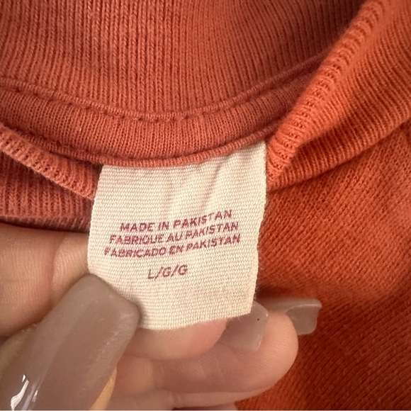 Levi’s Coral Red Logo Sweatshirt L Cropped Crewneck Pullover Cotton Blend Casual - Picture 4 of 7